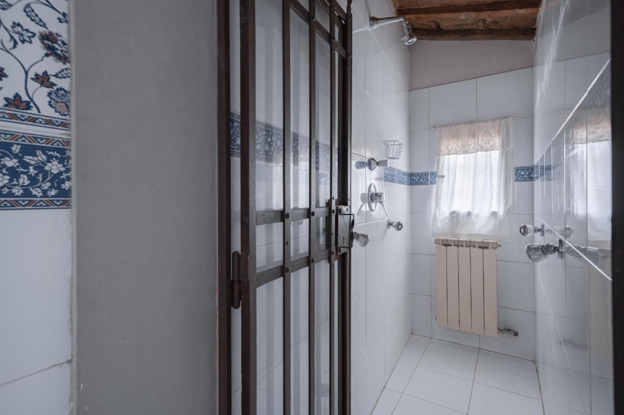 Via Lamberti, 3 - Charming - Charming And Historic 5th-floor Attic With Elevator In A Building At The Heart Of Vibrant Florence, Just A 2-minute Walk From Attractions Appartement *