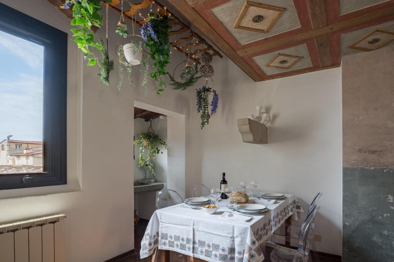Appartement Via Lamberti, 3 - Charming - Charming And Historic 5th-floor Attic With Elevator In A Building At The Heart Of Vibrant Florence, Just A 2-minute Walk From Attractions