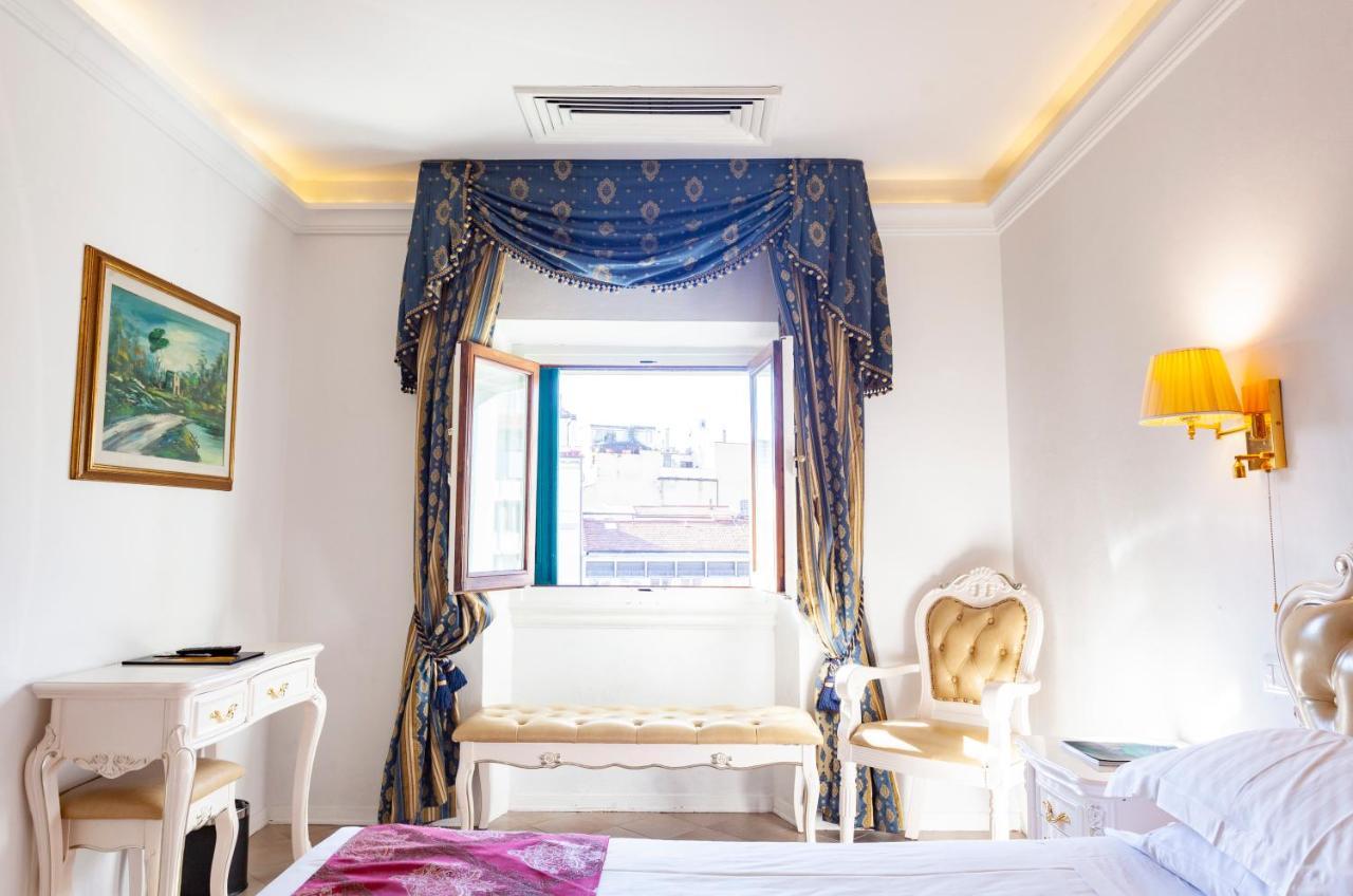Royal Hotel