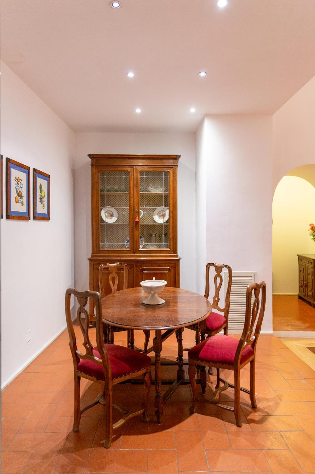 Stile & Comfort Near P. Signoria Apartment