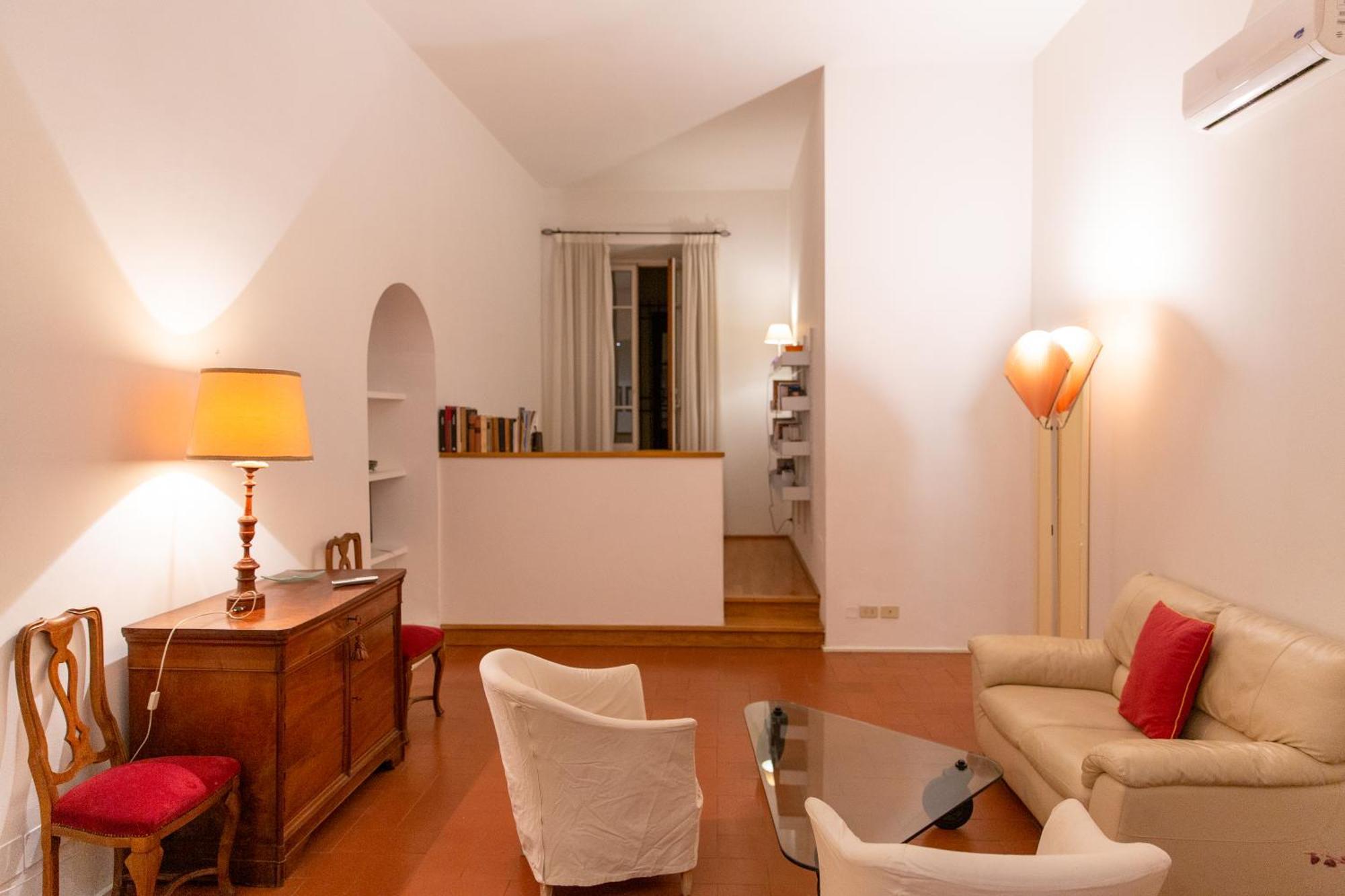 Stile & Comfort Near P. Signoria Apartment