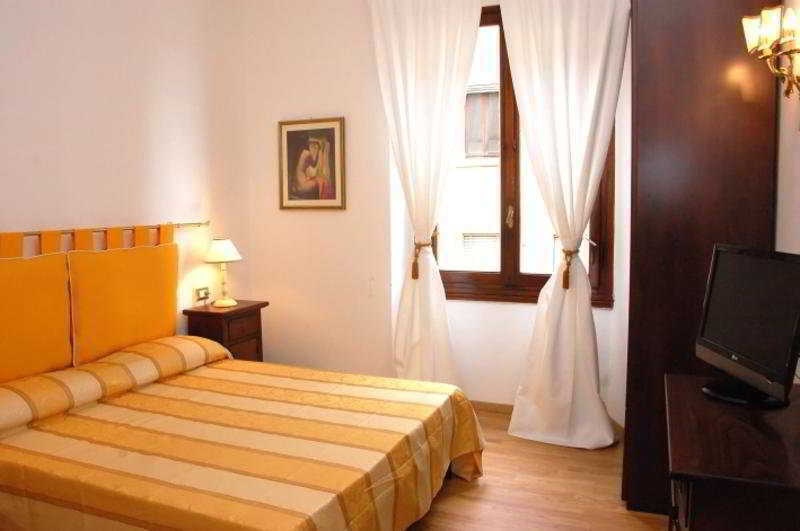 Golden View Hotel 2*
