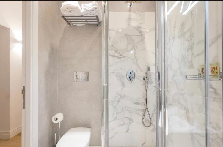 Booking Florence Apartment *