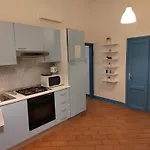 Michelangelo\'S Relais