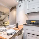 Signoria Elegant Apartment By Mmega