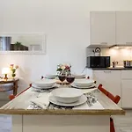 Central Station Apartment By Mmega