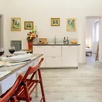 Central Station Apartment By Mmega