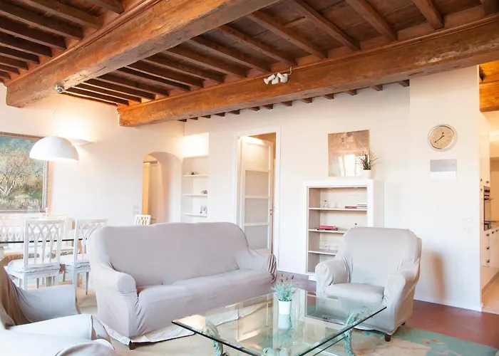 Tornabuoni Deluxe Apartment