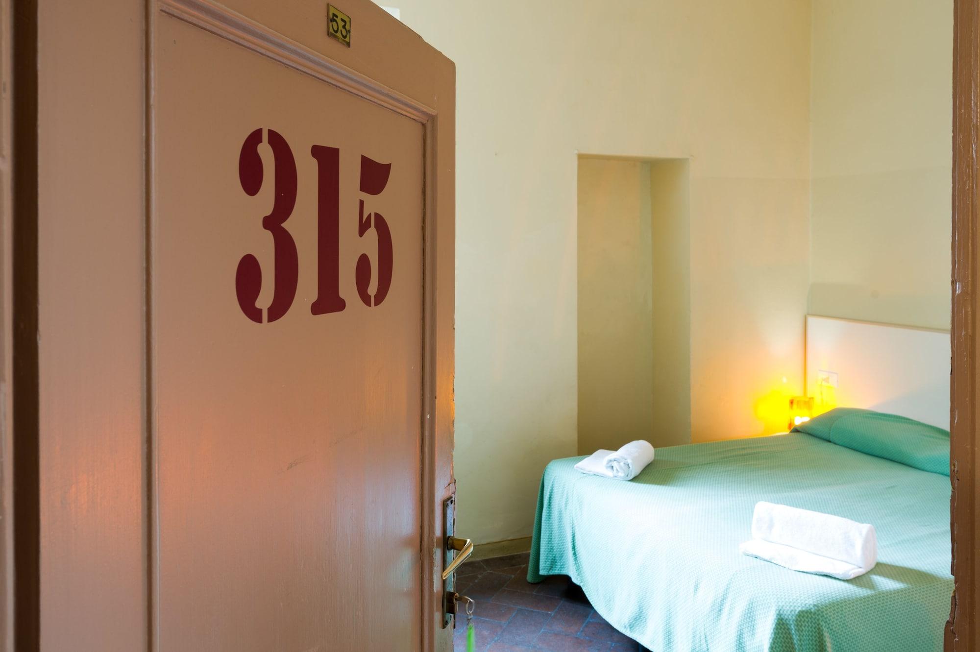 Hostel 7 Santi Florence
