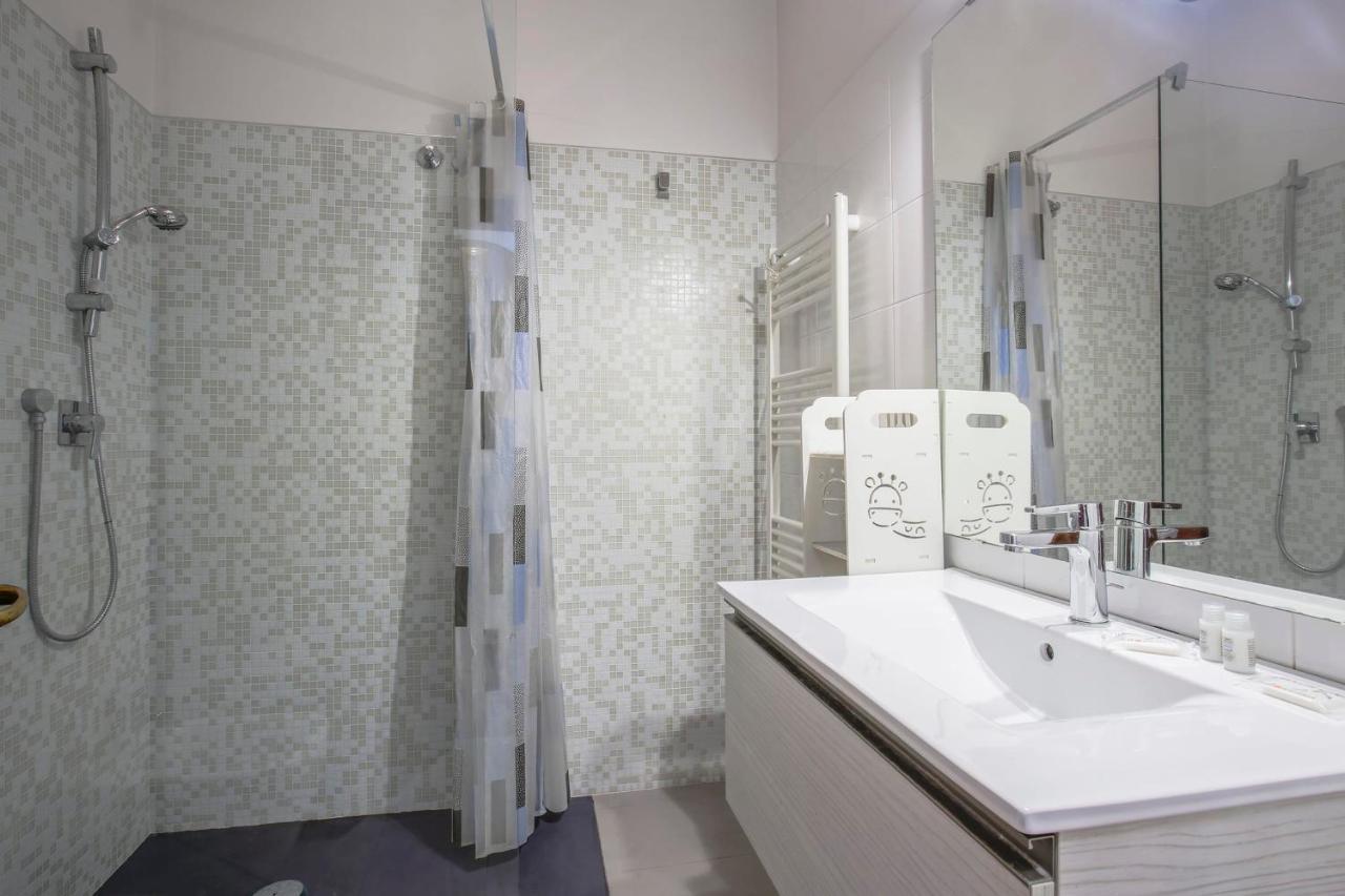 In Great Location Apartment *