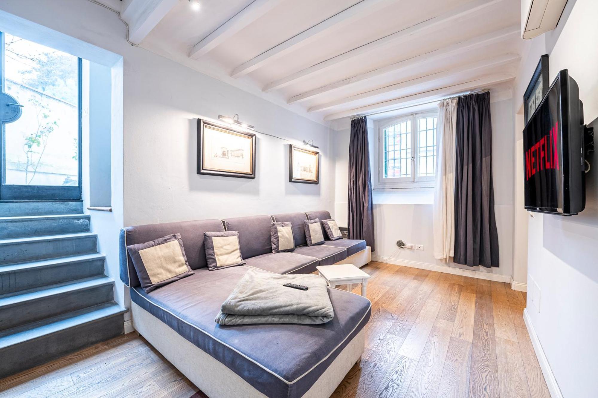 Appartement In Pz. Michelangelo: Due Con Due Bagni *
