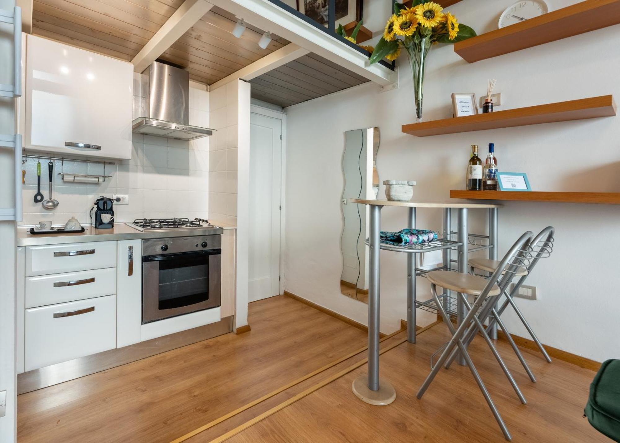 Via Cimabue 8b - Charming - Metropolitan Loft In - 20 Minute Walk To Center - Excellent Base For Exploring - Less Than 5 Minute Walk To The Supermarket - Amazing Bakery On The Corner Appartement Florence