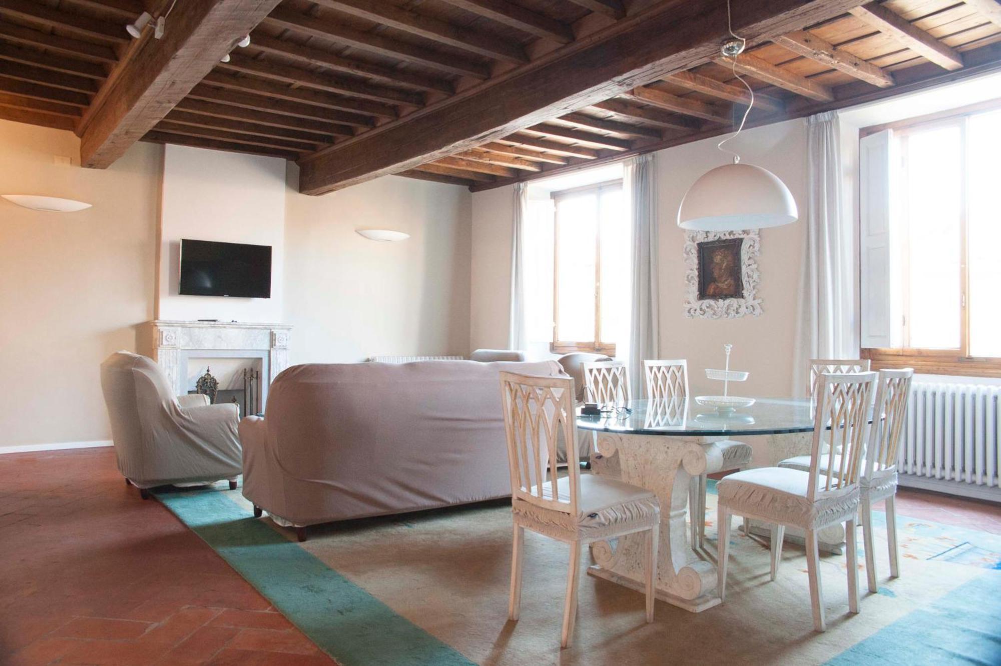 Tornabuoni Deluxe Apartment