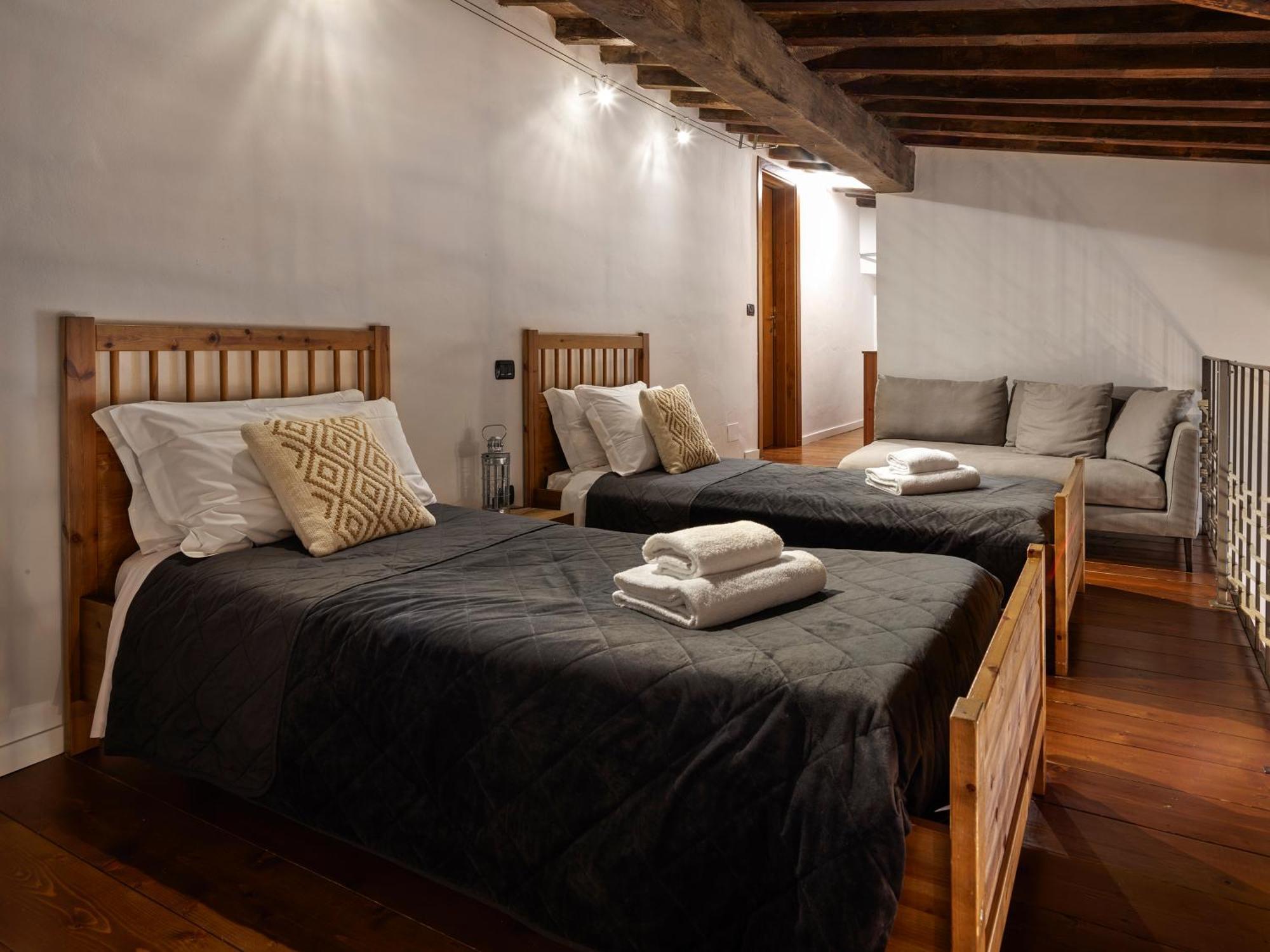 One Of A Kind Near The Duomo W/balcony Palace Appartement *