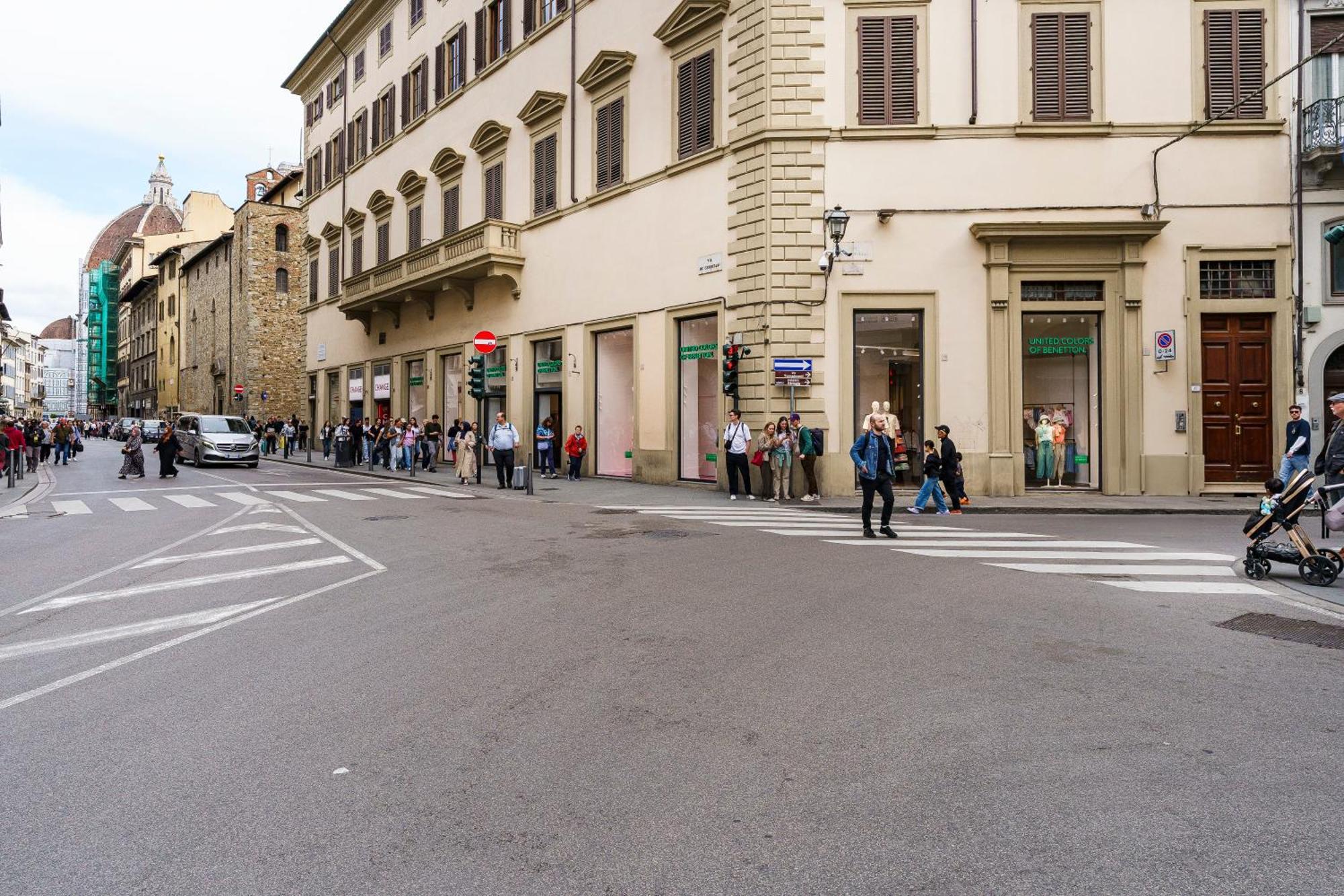 Ad Rondinelli, Apartment *