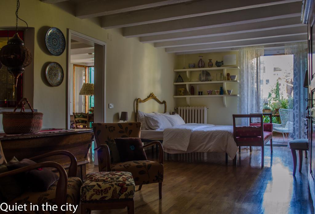 Quiet In The Appartement *