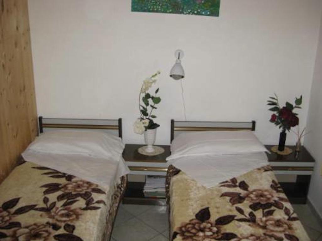 Veronique Hostel