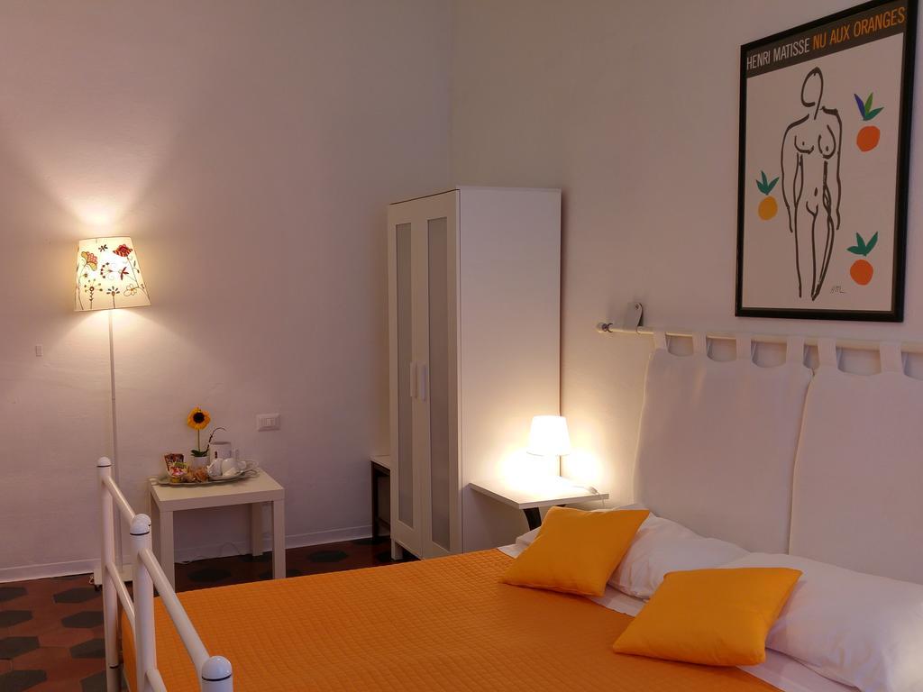 Lucretia House Guest house *