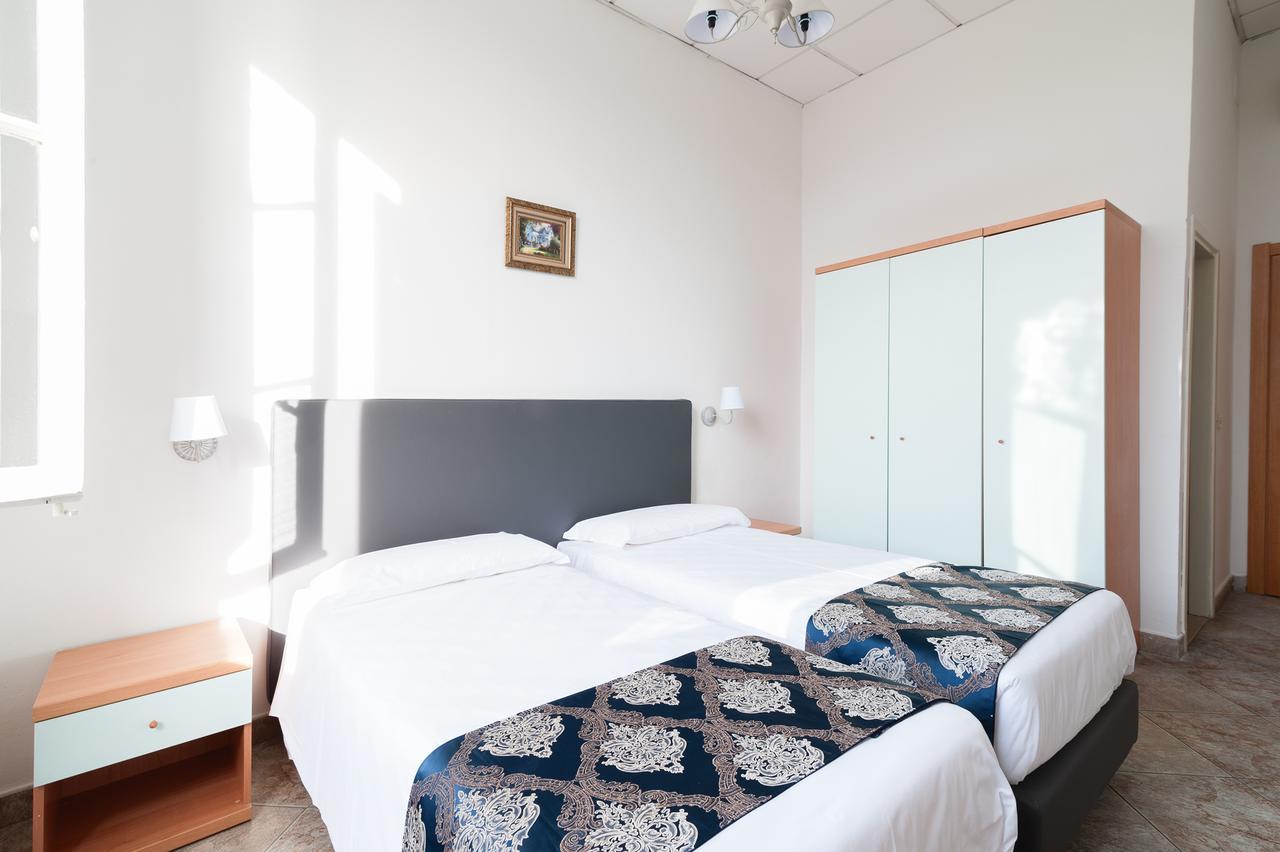 St. Hotel 2*