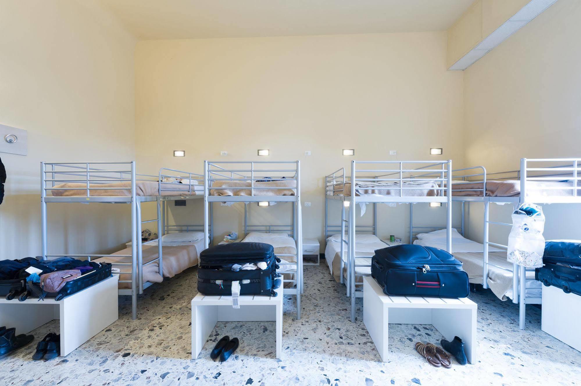 Hostel 7 Santi