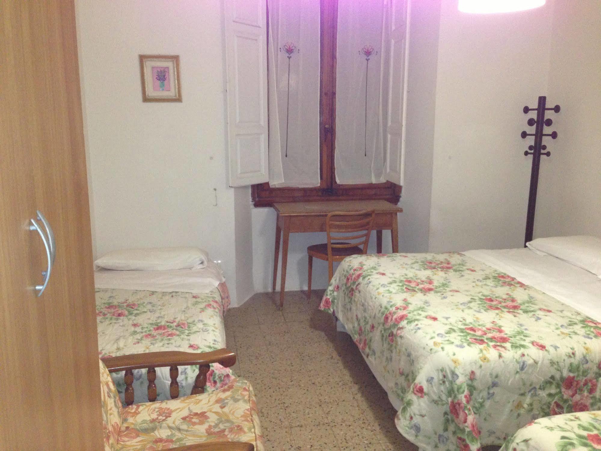 Veronique Hostel Florence