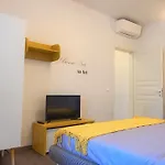 Elegant Yellow Apartment In San Gallo Firenze