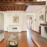 Tornabuoni Apartment- Hosted By Sweetstay