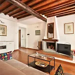 Tornabuoni Apartment- Hosted By Sweetstay