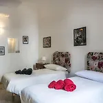 Room In An Apartment Close To The Train Station