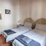 Room In An Apartment Close To The Train Station