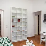 Room In An Apartment Close To The Train Station