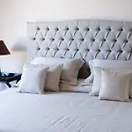 Kometa Suites & Apartments