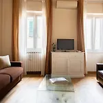 Modern, Bright Near Boboli Gardens & Santo Spirito - Homeunity