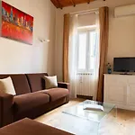 Modern, Bright Near Boboli Gardens & Santo Spirito - Homeunity