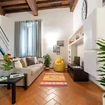 Guelfi Loft In A Historic Palace