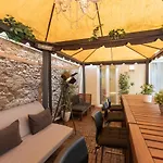 Pinti Patio Apartment