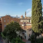 Modern Magnoli View In Ponte Vecchio