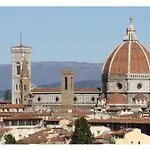 Cozy & Charming Florentine Hideaway