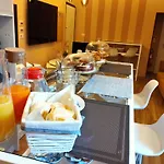 Gogo\' Petit Hotel