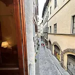 Lambe Suite Next To Ponte Vecchio And Uffizi - Lovetheapartments