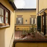 Santa Croce Dante\'S View Apartment With Terrace By Halldis