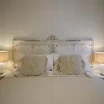 Bright 3-Bedroom Apartment With Patio In Florence Historic Center Near Duomo