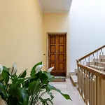 Vespucci 60 Luxury Apt With Garage And Balcony