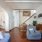 Bright Last-Floor Apartment With Terrace