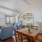 Bright Last-Floor Apartment With Terrace