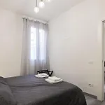 Deluxe Suite \