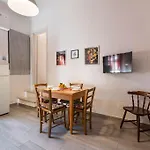 Live Like A Florentine Next To Santa Croce Square