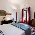 Live Like A Florentine Next To Santa Croce Square