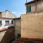 Live Like A Florentine Next To Santa Croce Square