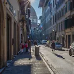 Classic Apartment 2 Steps From The Duomo